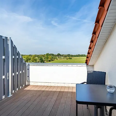 Flut Mit Loggia Und Schoenem Ausblick Am Badesee Tannenhausen *