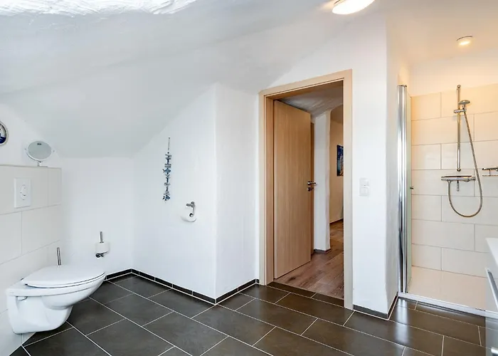 Flut Mit Loggia Und Schoenem Ausblick Am Badesee Tannenhausen Aurich